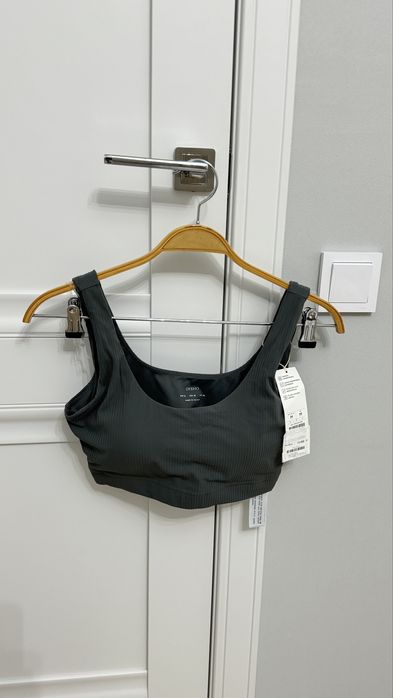 Топ зеленый от Oysho