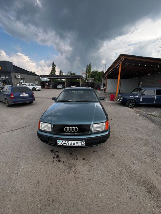 Машина Ауди 100,audi 100,ауди