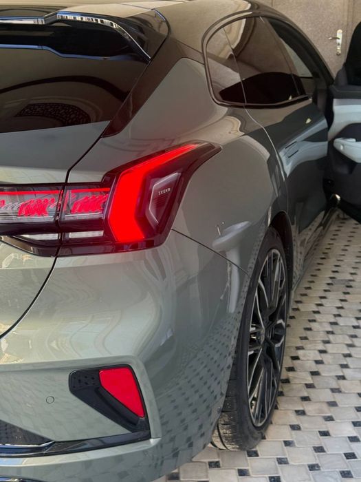 Zeekr 001. В идеальном состояни. Не крашена, не бита.