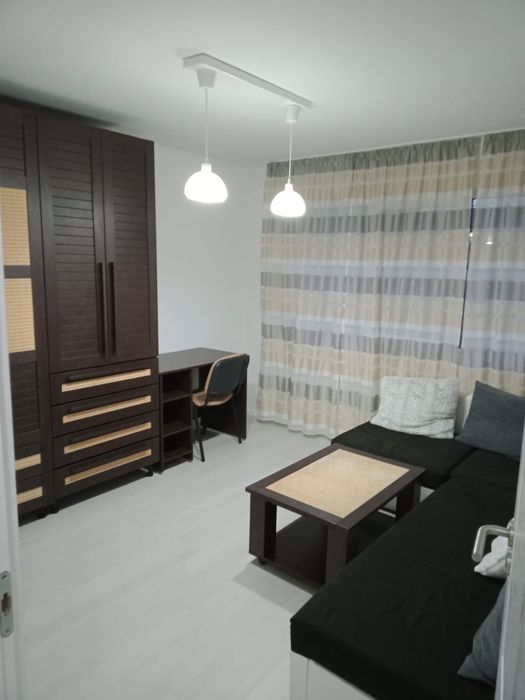 Închiriez apartament cu 2 camere