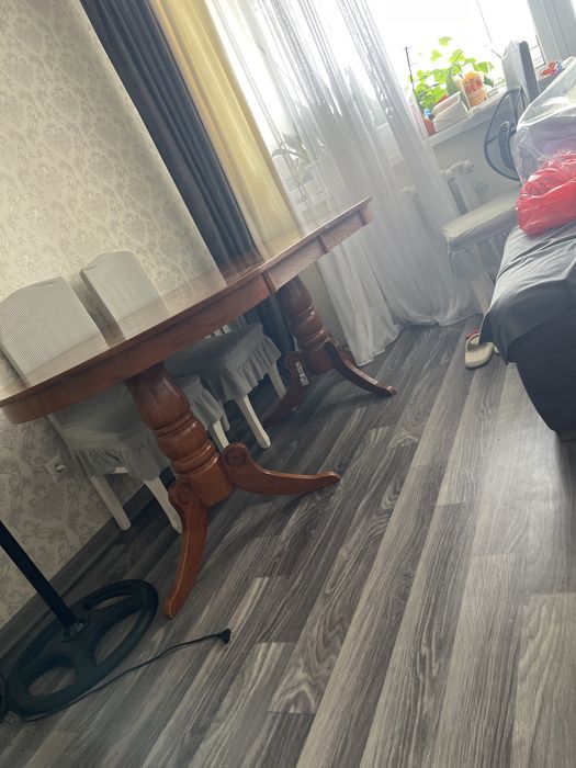 Продам стол в гостинную