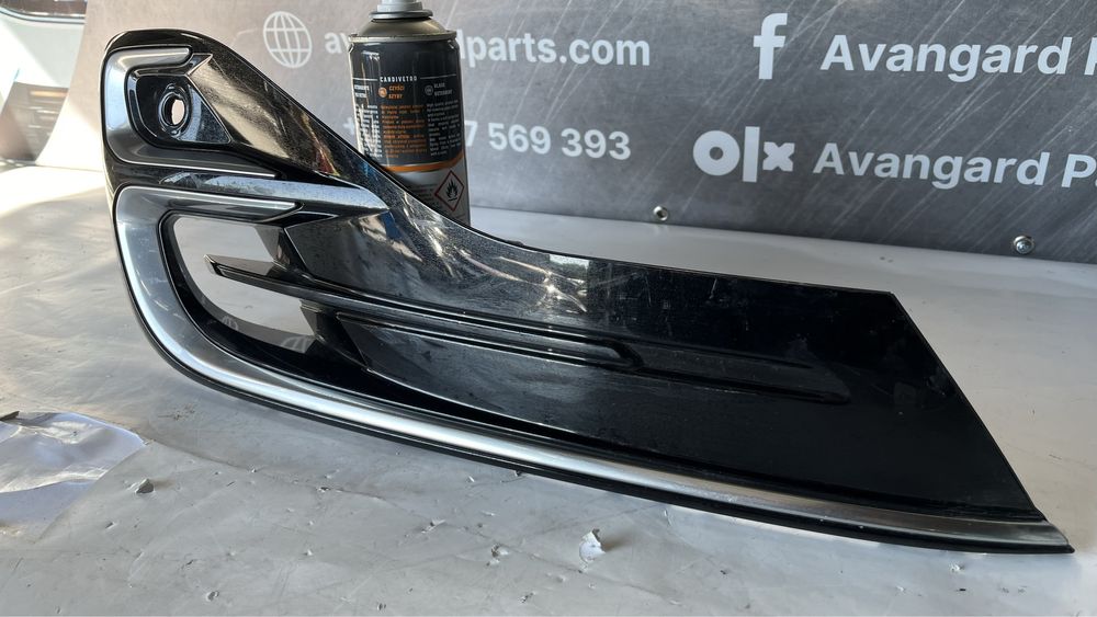 Дясна основа/решетка за халоген Ford Focus MK4 2018-