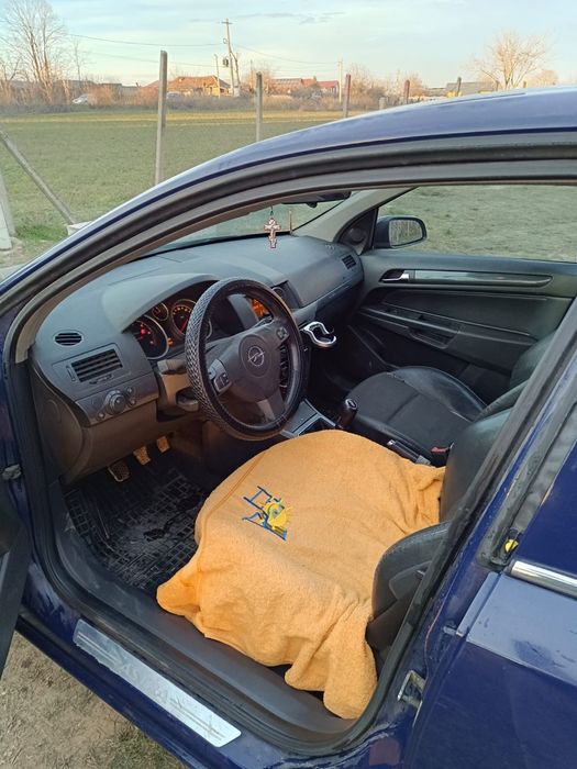 Opel Astra H . 1.7 CDTI