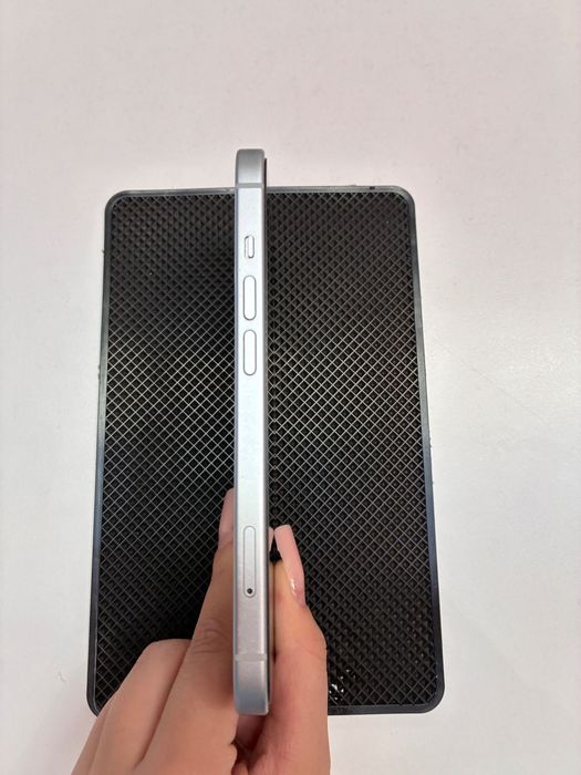 IPhone 15 (128 gb)