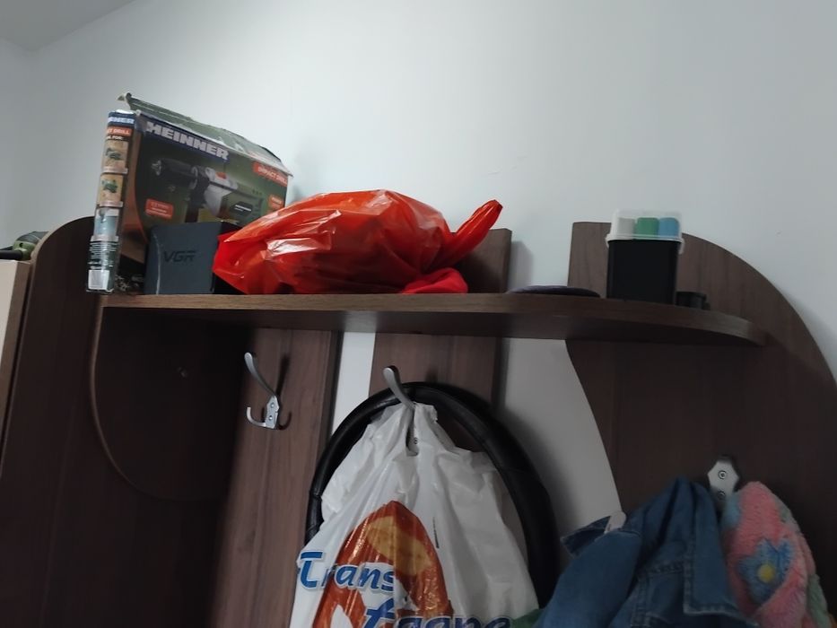 Vând mobilier hol cu loc de haine si papuci, preț 400 lei cu ridicare personala din sibiu