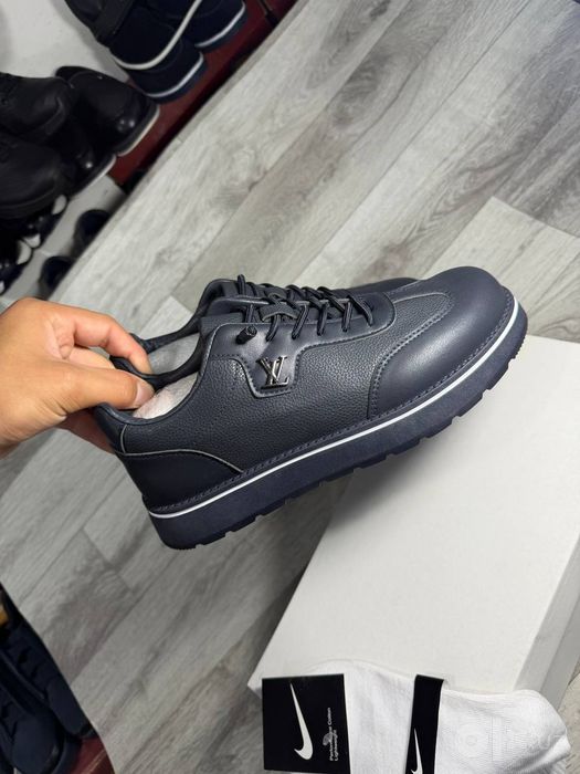 Louis Vuitton Premium Erkaklar Krossovkalari — To'q Ko'k (Dark Blue)