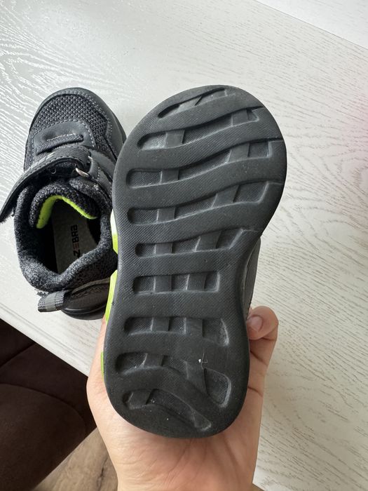 Детские кроссовки