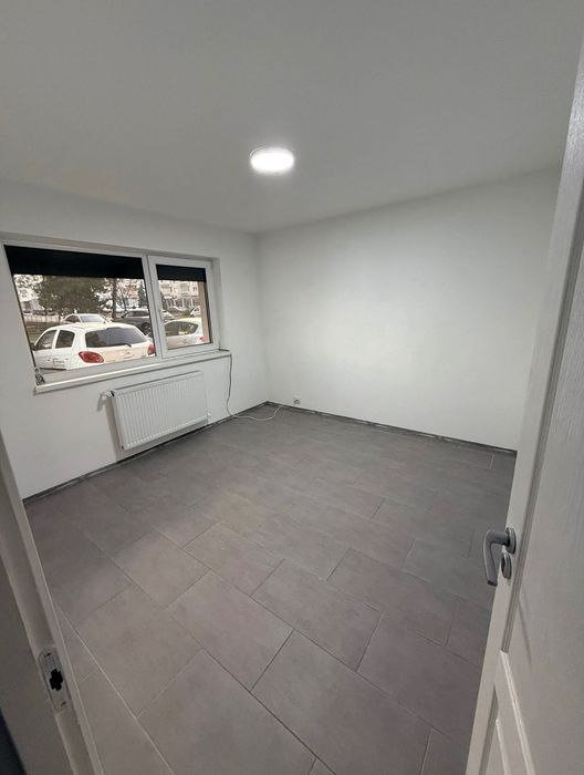 Închiriez cameră în spațiu comercial