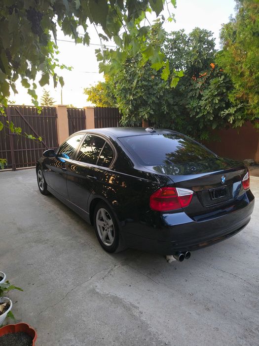 Vând BMW e90 318d 2008