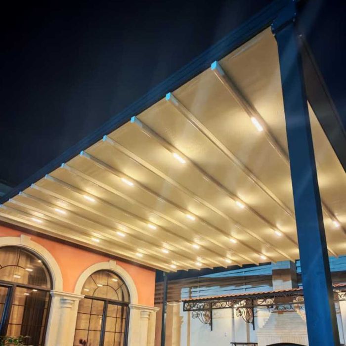 Pergola. Tentli Pergola. Kofe restoran va uylar uchun.