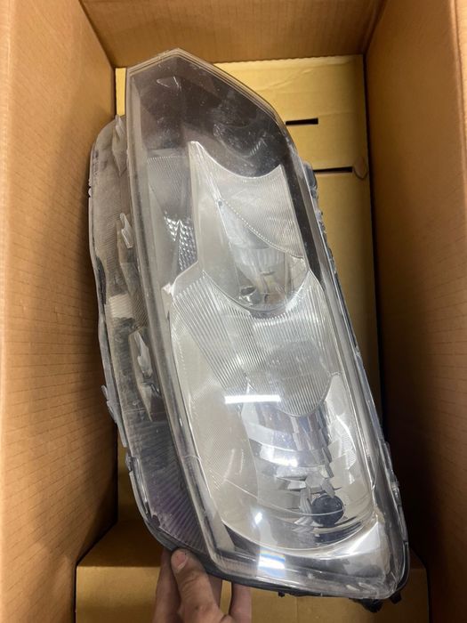 Фара Шкода рапид 2015