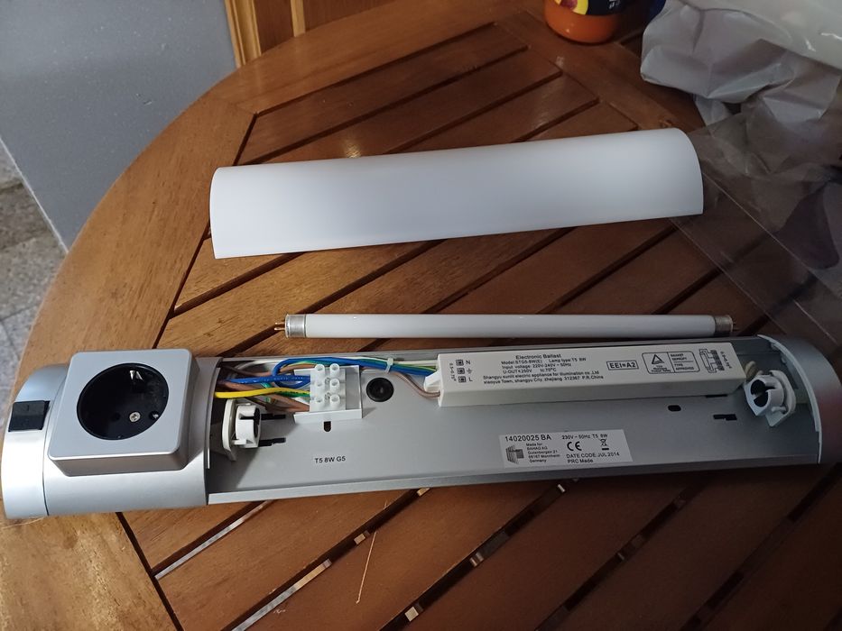 Лампа за под кухненски шкаф, с един контакт