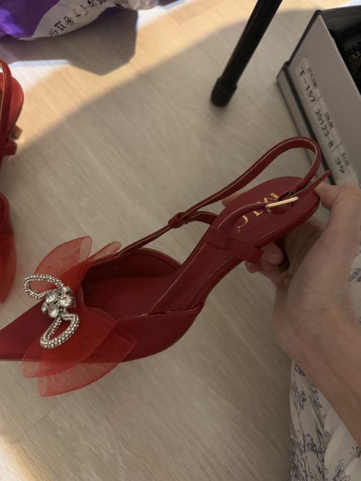 Туфли красные новые