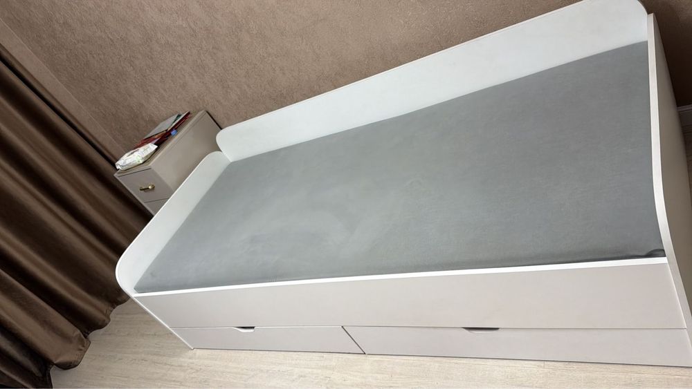 продаю кровать односпальную