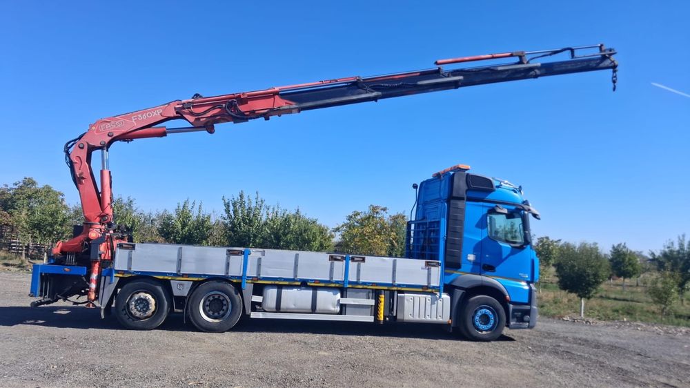 Mercedes Actros cu macara