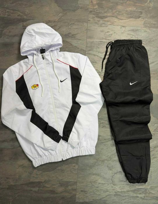 Модерен мъжки шушляков екип/анцуг NIKE – стил, комфорт и спортна визия за всеки ден!