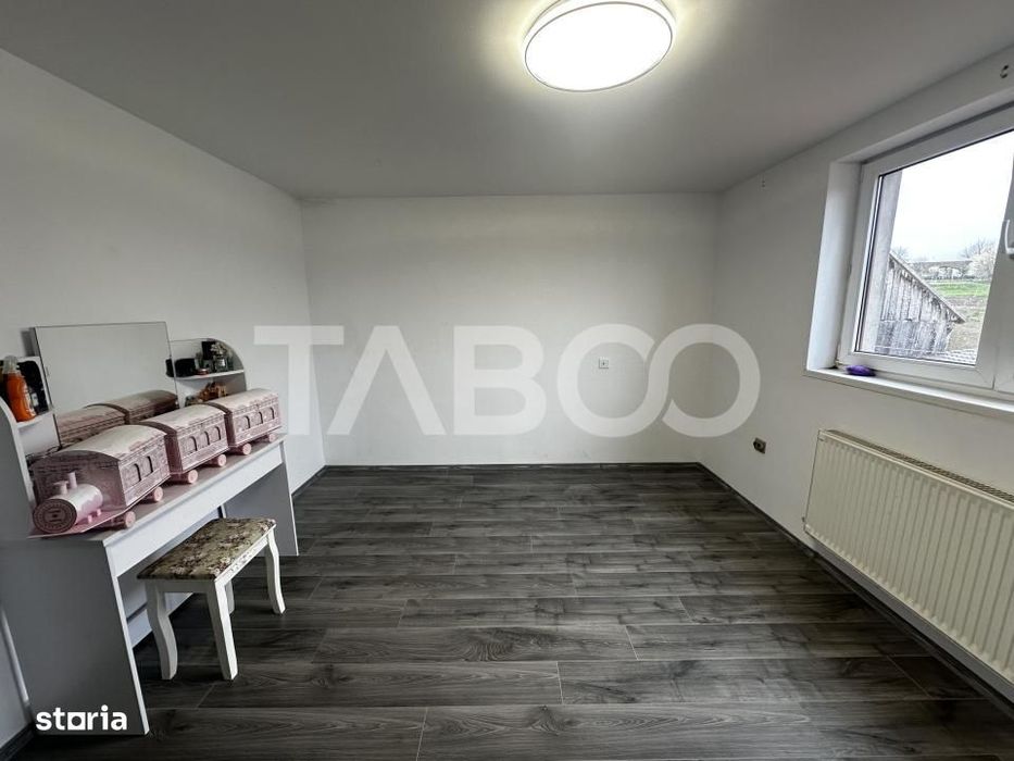 Casa individuala din 2 apartamente de vanzare formata si piscina
