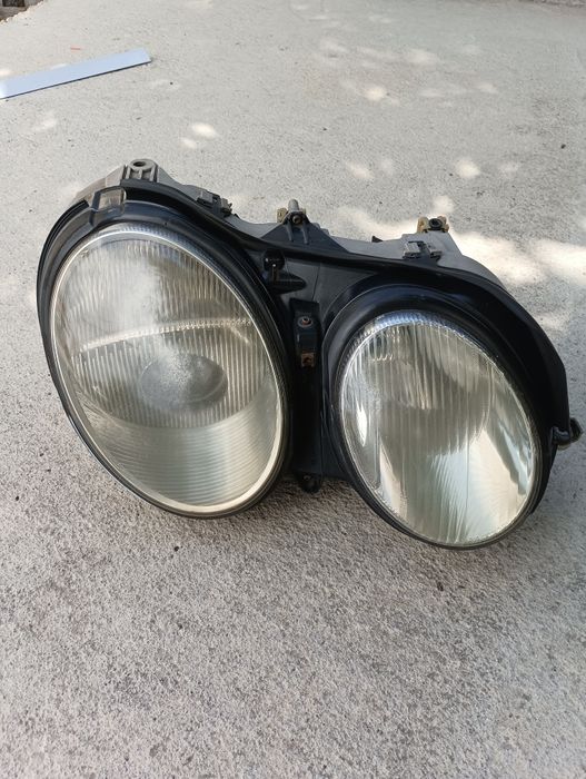 Десен фар за Мерцедес CL500 2003 г.