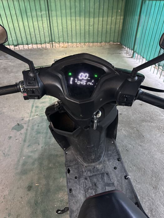 M8 venom 150сс скутер