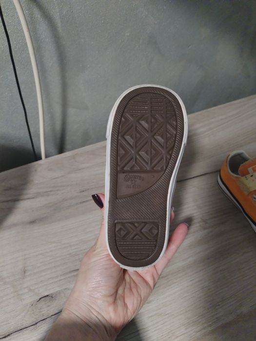 Teniși converse, model deosebit, mărimea 24