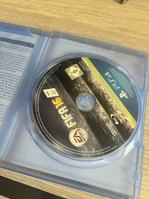 3 Jocuri PS4  in stare buna