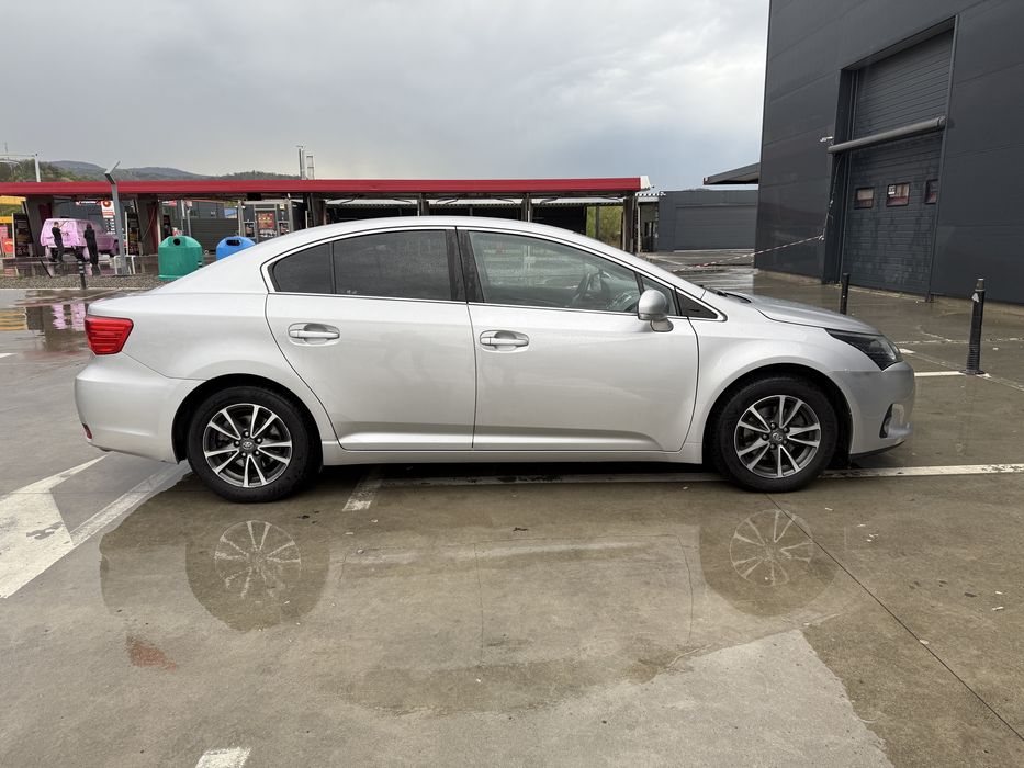 TOYOTA Avensis