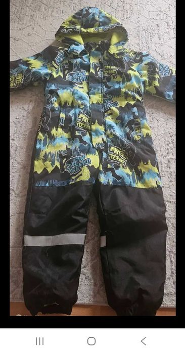 Продам зимний комбинезон для мальчика