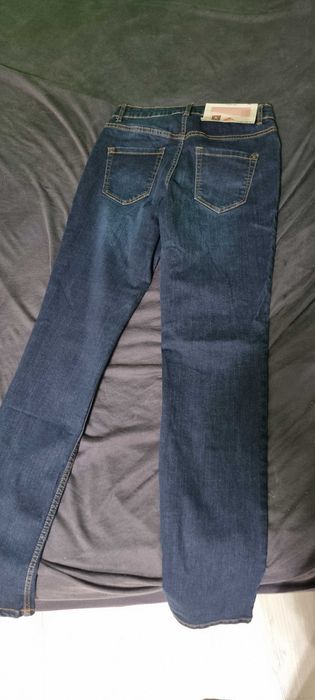 Чисто нови дънки