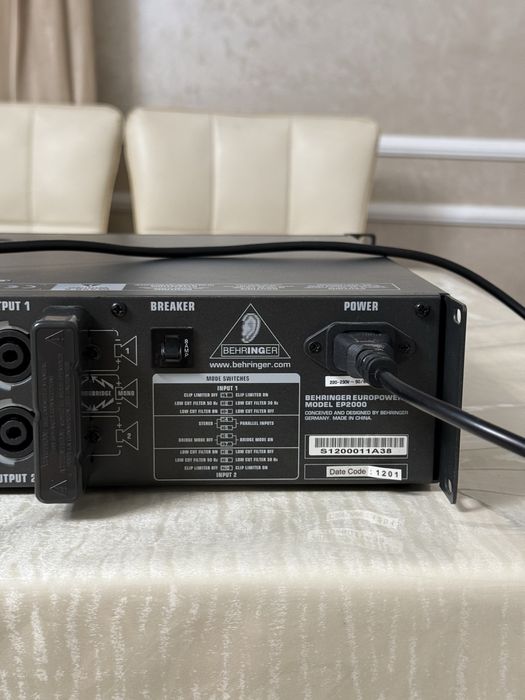 Усилитель Behringer Europower EP2000