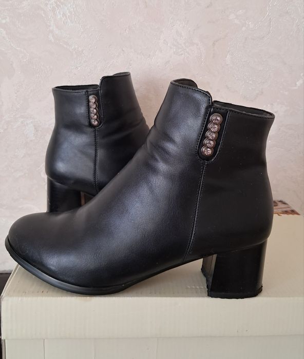 Продам женские полусапожки