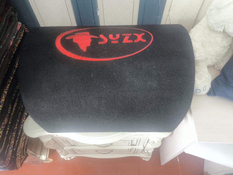 Продам сабвуфер в машину