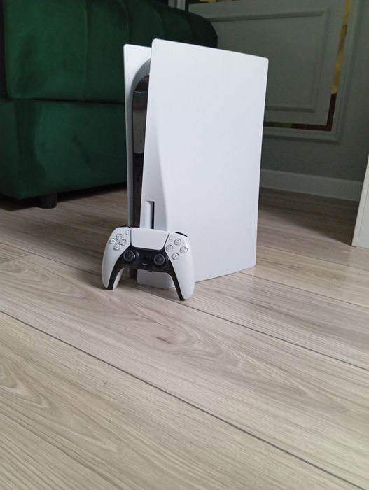 Прадаётся плейстейшин 5