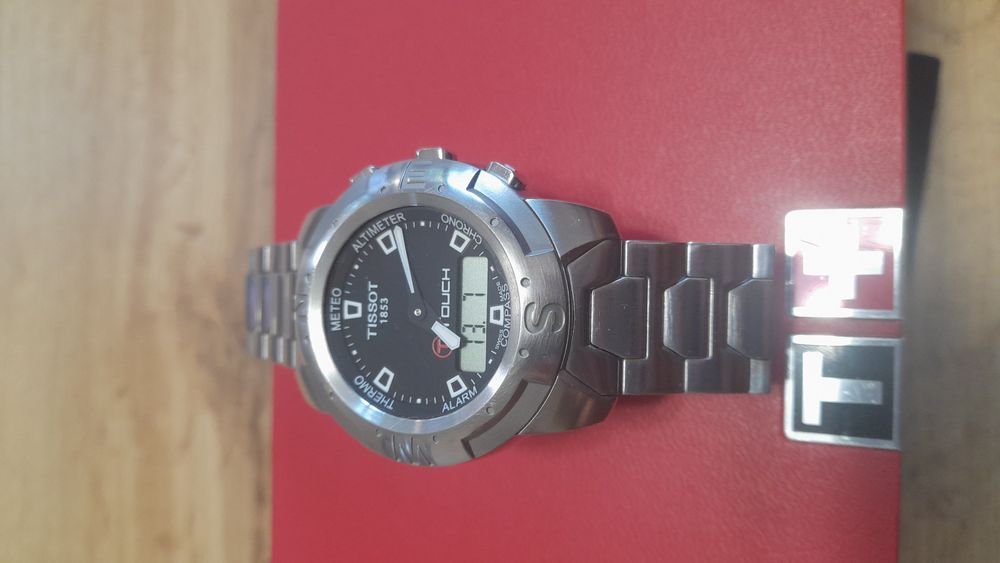 Tissot t touch часовник