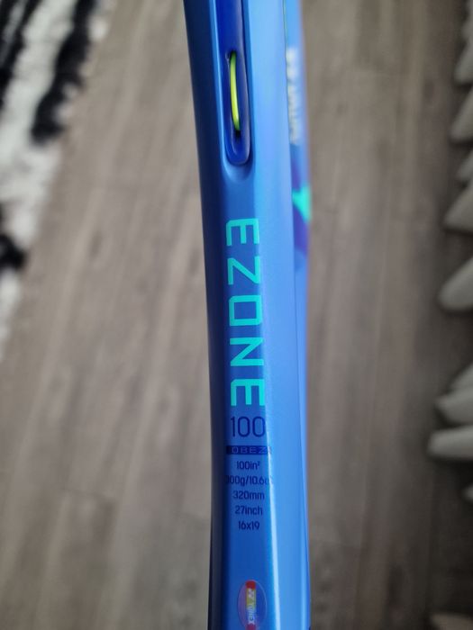 Vand racheta Yonex Ezone 100 prostock model 2025