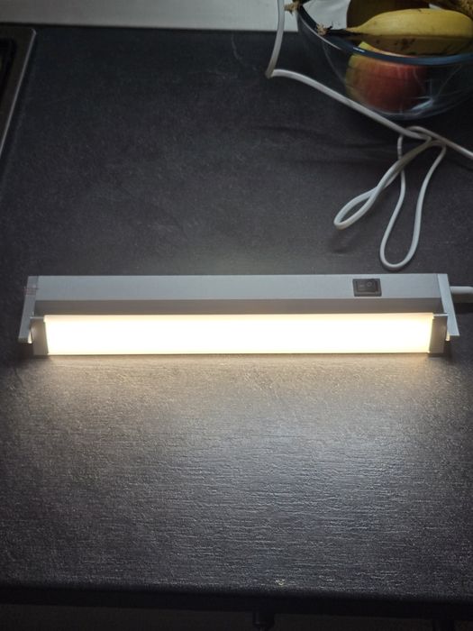 Lampă LED sub dulap bucătărie – pivotantă, 3 culori, 350 lm, 33 cm