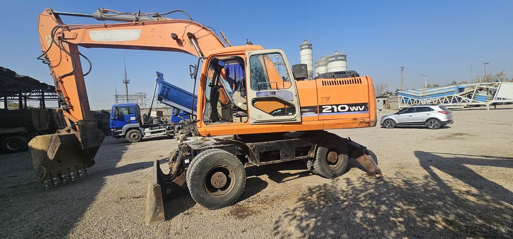 Доосан колёсный эксковатор 210 сотилади холати идеал 2014 йил апарат