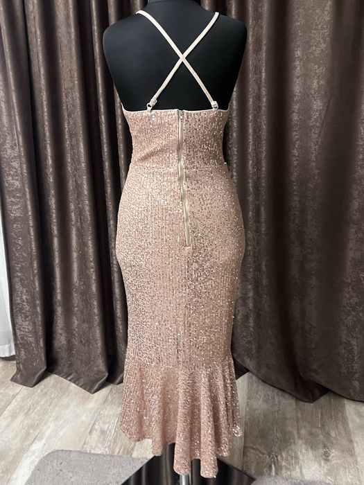 Блестяща рокля с паети