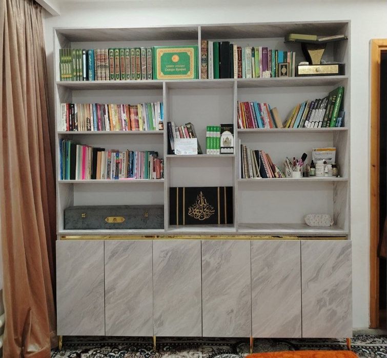 Kitob javon.  Holati yaxshi