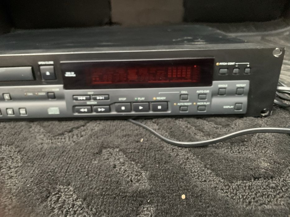 Проигрыватель Cd . Tascam CD-450.