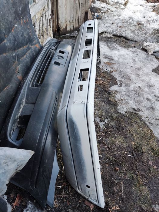 Передний бампер новый