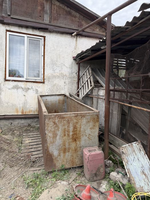 Продам металлическую ёмкость 2,5 м³