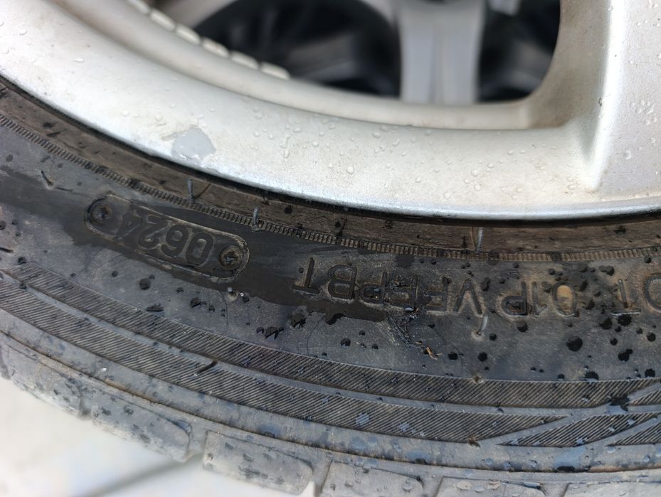 Vând  4 roți,cauciucuri vară 225/45/17  ,cu jenti aluminiu