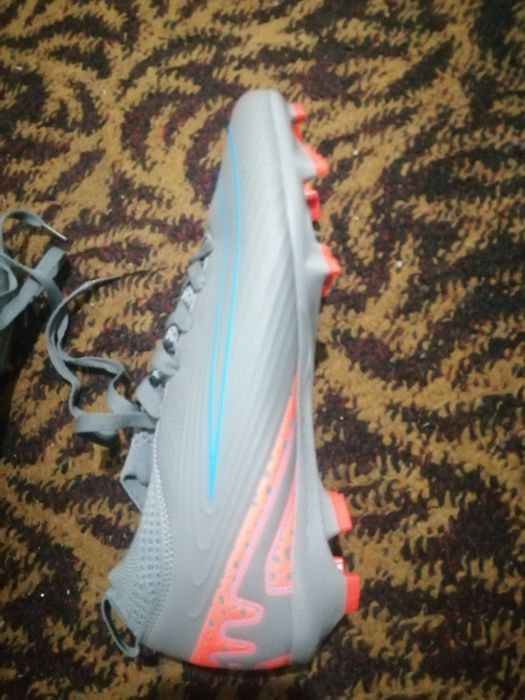 Butsi (Бутси) holat yangi