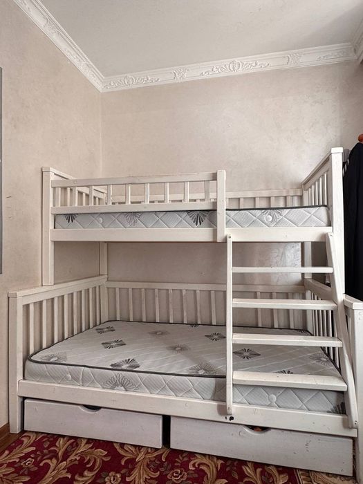 Кровать двухъярусная большая крепкая с матрасами кроват 2этажли kravat