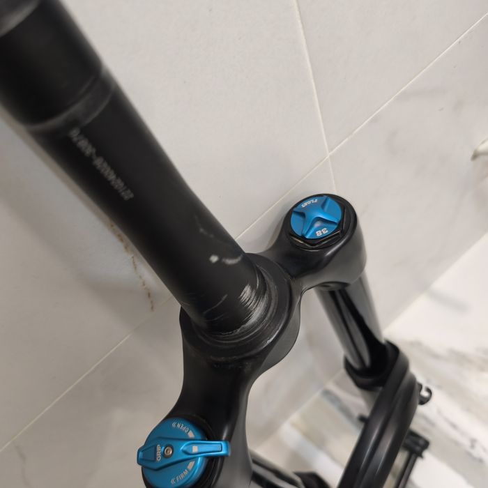 Fox 38 elite grip 1