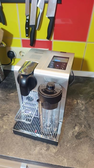 Espresor, aparat de cafea Nespresso Dellonghi Lattissima Pro