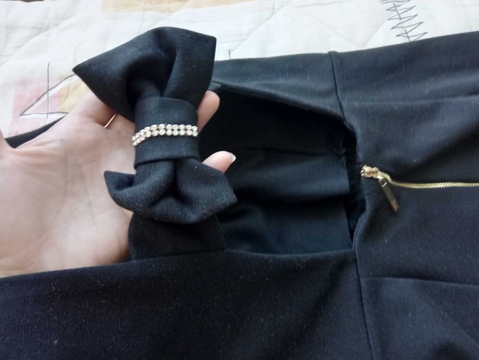 Рокля с ефектен гръб