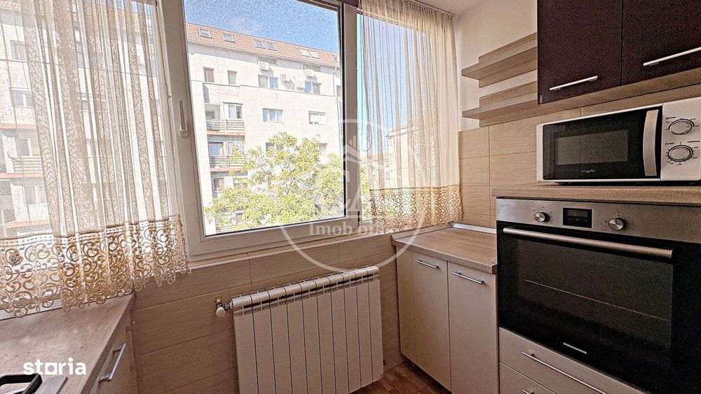 Apartament cu 3 camere de închiriat în zona Rogerius, Oradea