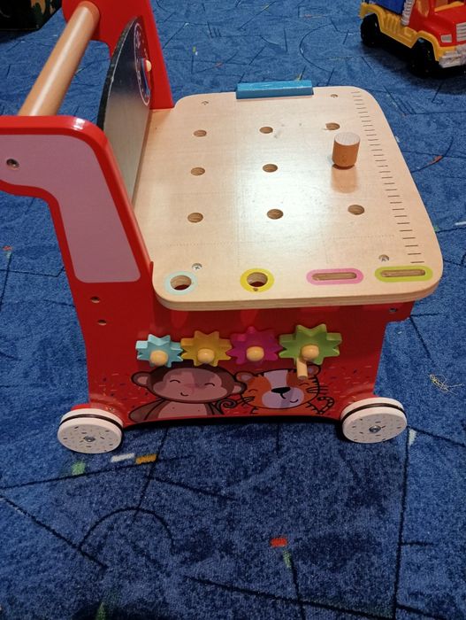 Antemergator lemn cu activități și tobogan