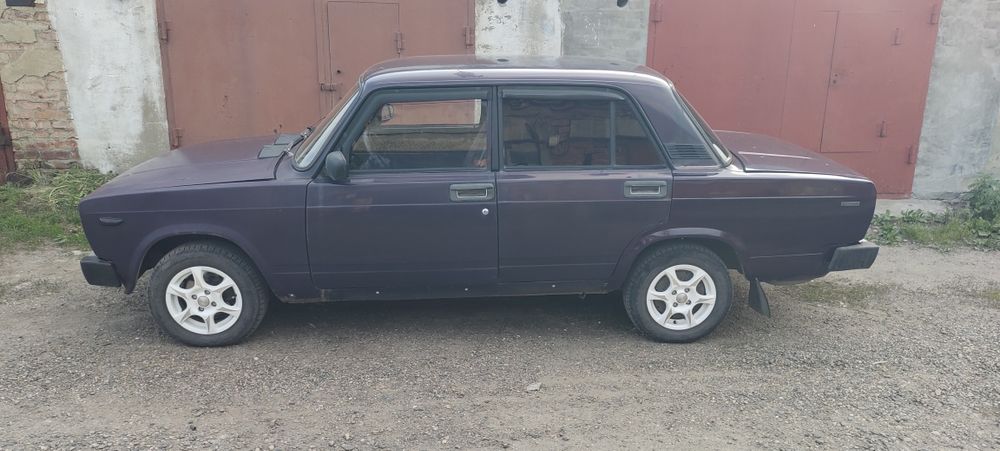 Продам ваз-2105,